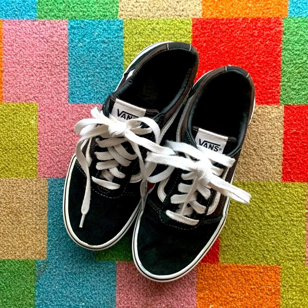 Classic Black and White VANS - Picture 1 of 8